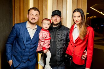 Євгеній Янович та Ярмак з дружиною Анною та донькою