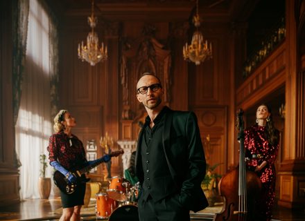 «Коррупция» снова в деле: новое музыкальное видео “Крупье”