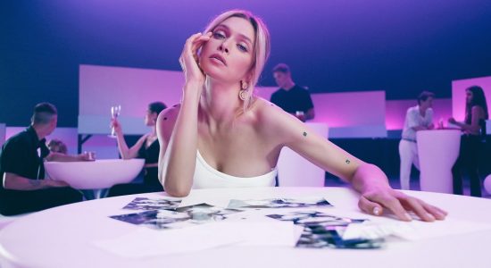 Вера Брежнева – Розовый дым (Official Video)