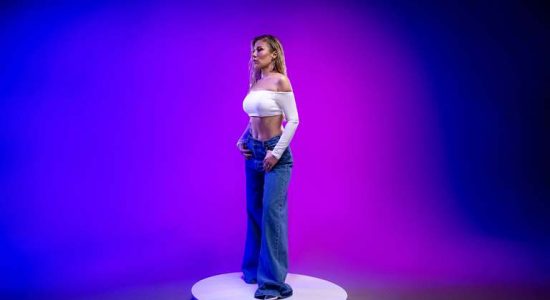 Alena Omargalieva – Метелики