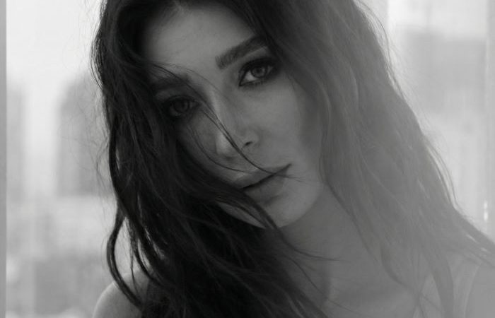 Співачка з Донецька Оля Ракіцька випустила ностальгічну пісню «ДІМ»