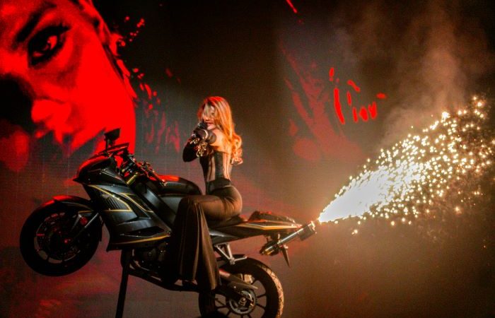 LADA на байку: ефектний перфоманс на MUZVAR Awards