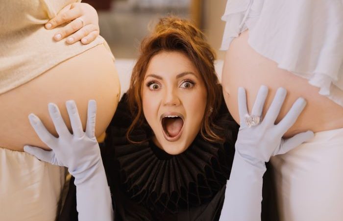 “Мама-драма”: Оля Цибульська торкається великих животів і натякає на вагітність